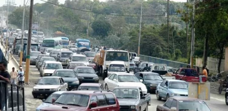 Urgen medidas para reducir el caos del tránsito en las calles