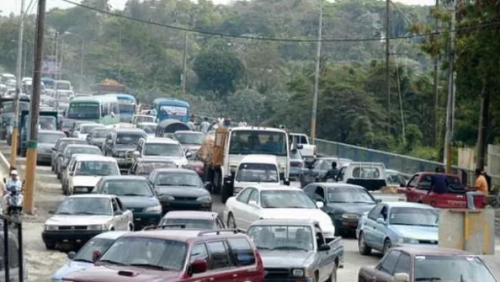 Urgen medidas para reducir el caos del tránsito en las calles