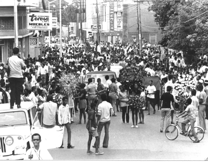 Funerar-de-Maximiliano-Gómez-en-junio-de-1971-1-728x565