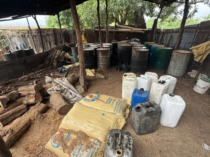 Desmantelan laboratorio clandestino de bebidas adulteradas en Navarrete