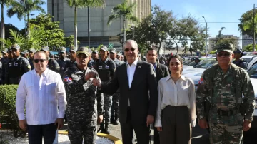 Entregan vehículos a la Policía para reforzar labores en Operación de Paz en Navidad 2024