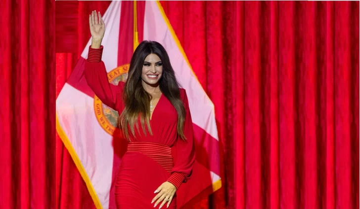 Trump convierte en embajadora a novia de su hijo tras hacer lo mismo con sus consuegros
