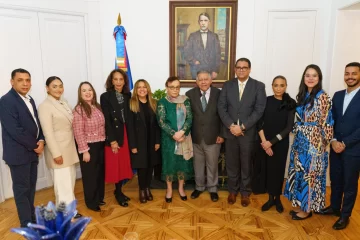 Miriam Germán recibe reconocimiento de la Embajada dominicana en España