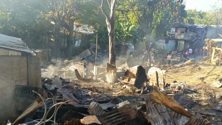 Mueren dos niños en incendio casa en barrio Villa Verde Santiago