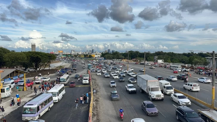 Obras Públicas habilita dos nuevos carriles en el kilómetro 9 de la autopista Duarte