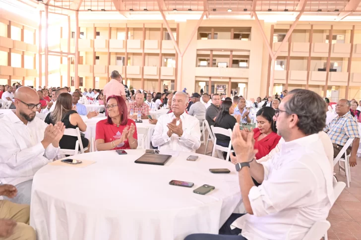 Presidencia celebra almuerzo navideño en Nagua