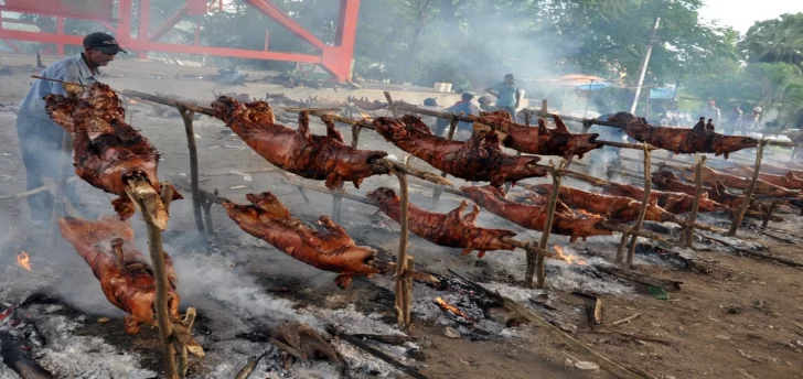 Puesto-de-cerdo-asados.-Fuente-externa-728x344