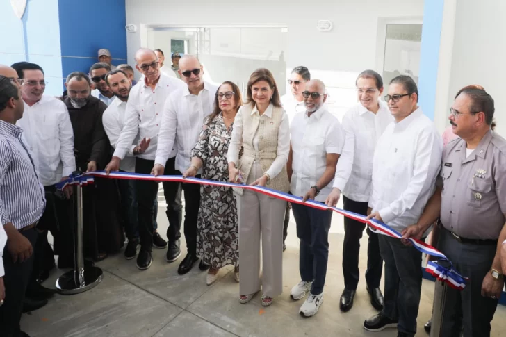 Raquel Peña realiza inauguración y en encuentros navideños en Santiago