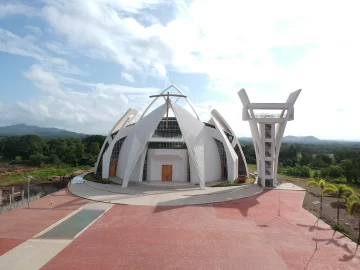 Santuario-del-Santo-Cristo-de-los-Milagros-en-Bayaguana-728x546