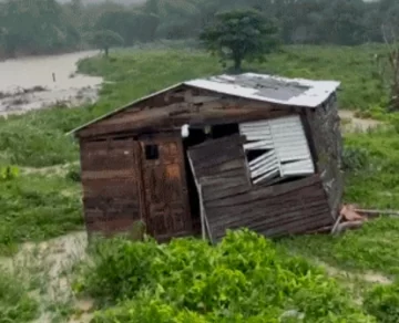 Gobierno garantiza vivienda y enseres a familia afectada por crecida de río en Puerto Plata