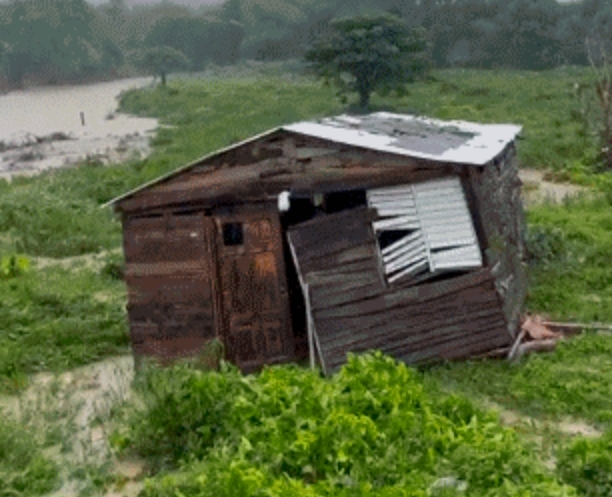 Gobierno garantiza vivienda y enseres a familia afectada por crecida de río en Puerto Plata