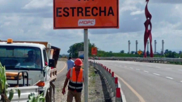 MOPC pide a conductores aumentar las precauciones al desplazarse por las vías durante las festividades MOPC pide a conductores aumentar las precauciones al desplazarse por las vías durante las festividades