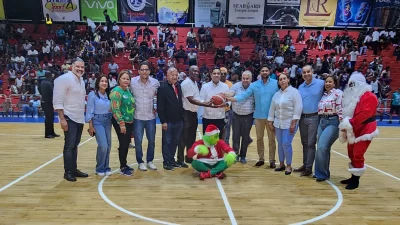 Ministro de Deportes anuncia aporte de un millón de pesos para el Torneo de Baloncesto de San Cristóbal