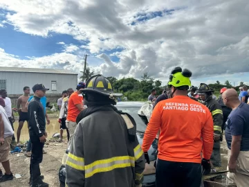 Recuperan cadáver de hombre que cayó en canal de riego en su vehículo