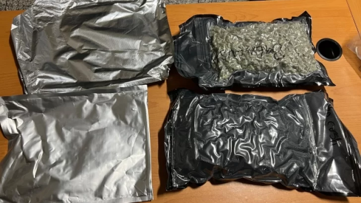 Incautan cinco paquetes y 100 cigarrillos electrónicos rellenos de marihuana