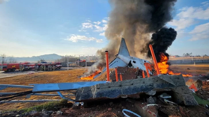 Al menos 120 muertos en Corea del Sur en un accidente de avión con 181 personas a bordo