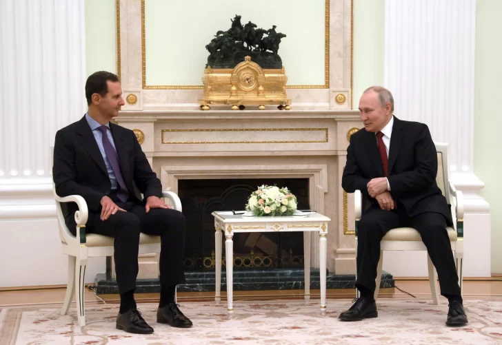 Bachar al Asad recibe asilo en Moscú, según el Kremlin