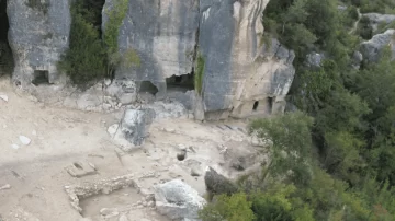 La fascinante comunidad cristiana en España que en la Edad Media vivía en cavernas y sobrevivió a conquistas y epidemias