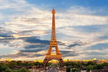 Evacuada temporalmente la torre Eiffel por un cortocircuito en los ascensores