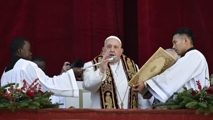 El papa pide en el mensaje de Navidad que callen las armas en Ucrania y en Oriente Medio