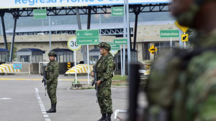 Venezuela cierra la frontera con Colombia; comienzan a llegar los invitados a la investidura de Maduro