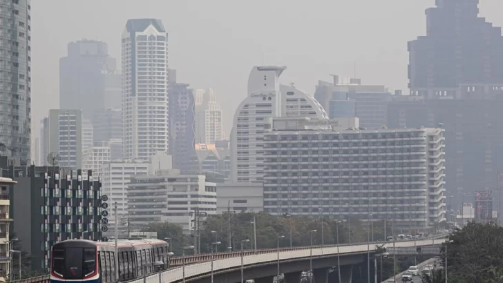 Cierran más de 350 escuelas en Bangkok por contaminación y decretan gratuidad del transporte