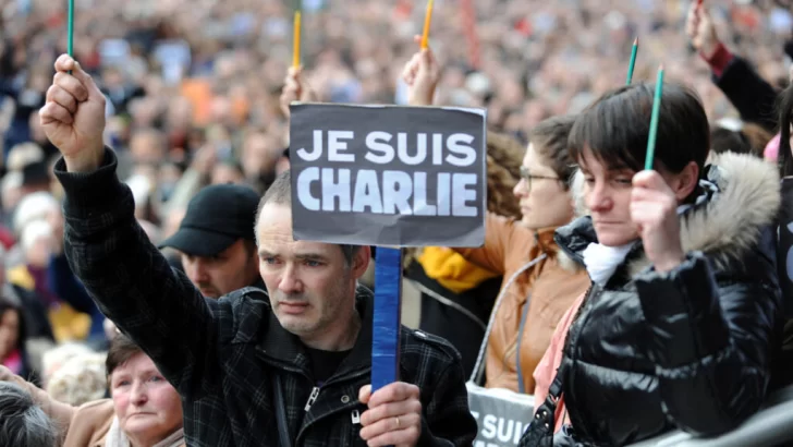 Francia conmemora los 10 años de los atentados de Charlie Hebdo