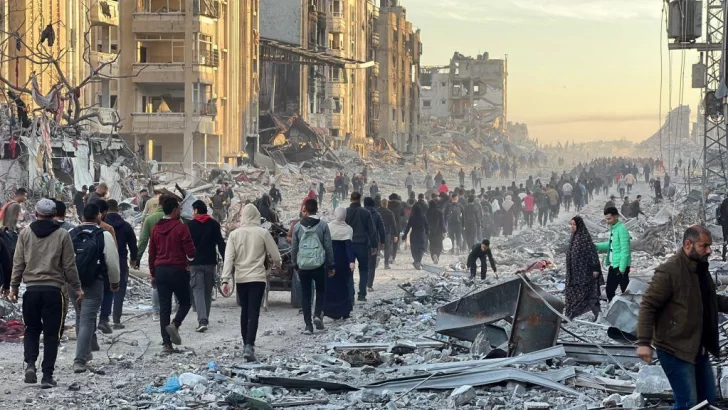 'La guerra mató todo lo bello que llevábamos dentro': la alegría por el alto el fuego en Gaza se desvanece cuando los gazatíes regresan a sus hogares destruidos