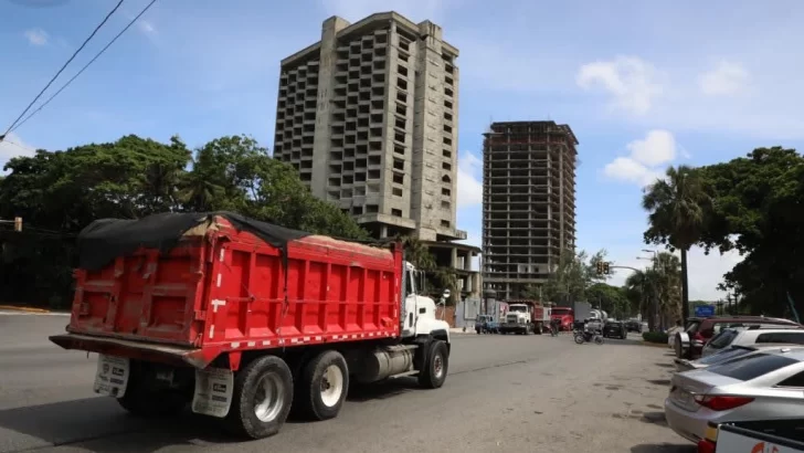 Prohíben circulación de vehículos pesados en el Malecón de Santo Domingo Prohíben circulación de vehículos pesados en el Malecón de Santo Domingo