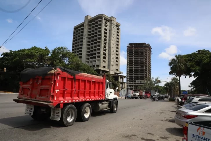 Prohíben circulación de vehículos pesados en el Malecón de Santo Domingo