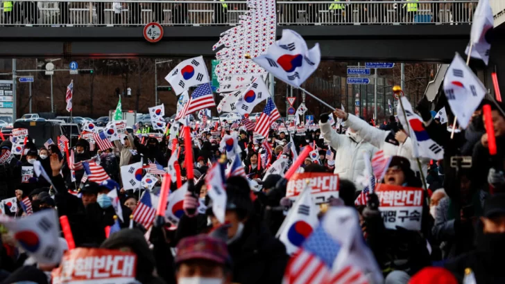 Orden de arresto contra Yoon desencadena nuevas protestas en Corea del Sur