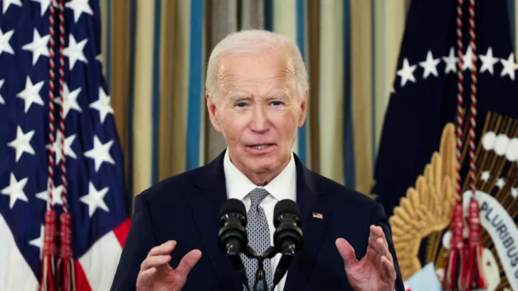 Biden se despide con amargura y un legado amenazado por Trump