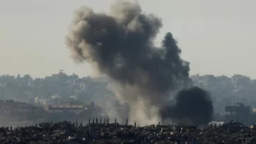 Ofensiva israelí deja una treintena de muertos en Gaza; hallan cuerpos de dos rehenes en el enclave