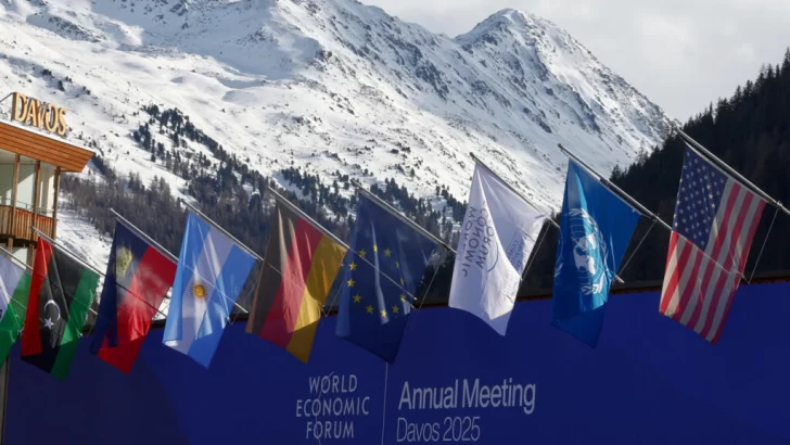 Cumbre de Davos: los líderes empresariales, mucho más optimistas que en 2024