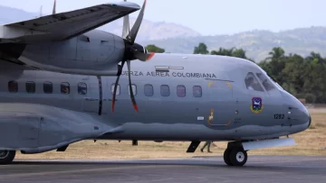 Llega a Colombia primer avión con ciudadanos deportados de EE. UU. tras la disputa Trump-Petro