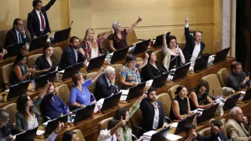 Chile aprueba reformar el sistema de pensiones: claves del plan bandera de Boric