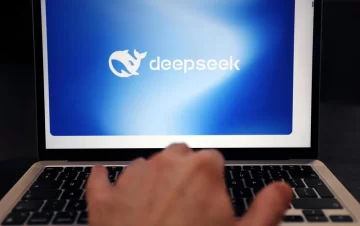 Trump cree que el éxito de DeepSeek es una llamada de atención para empresas de EE.UU.