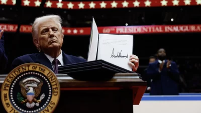 Segundo día de Trump tras una avalancha de decretos presidenciales