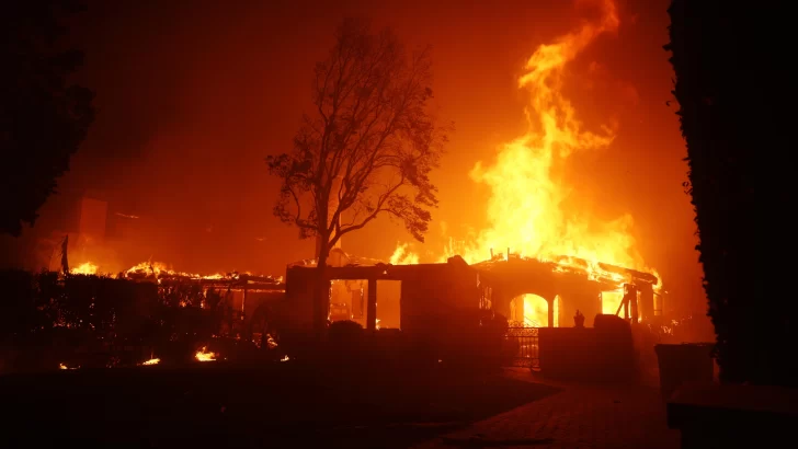 En qué se diferencian los incendios por viento de California con los de 