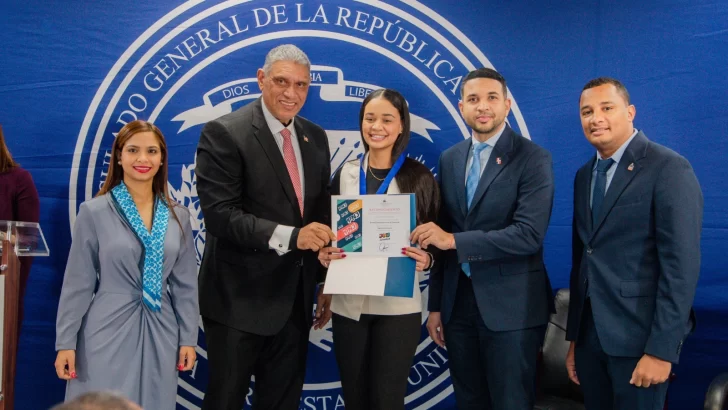 Ministerio de la Juventud reconoce a jóvenes dominicanos en el exterior