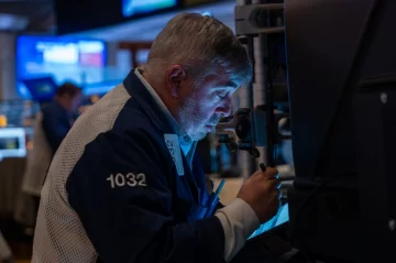 Wall Street cierra al alza mientras el IPC alimenta expectativas sobre tasas de interés