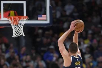 Jokic suma cuatro triples-dobles seguidos y los Lakers se deshacen de los Wizards