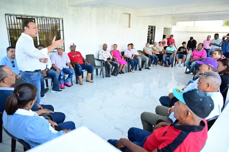 Abel Martínez empieza su campaña presidencial con duras críticas al gobierno y rechazo a los haitianos