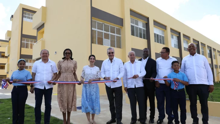 Abinader inaugura liceo para 840 estudiantes en provincia La Altagracia