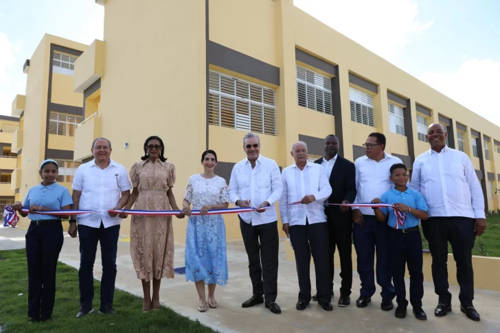 Abinader inaugura liceo para 840 estudiantes en provincia La Altagracia