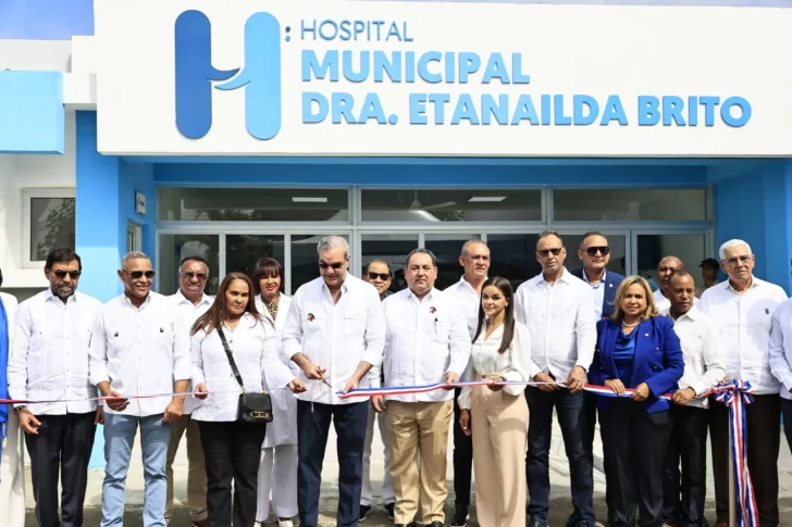 Abinader entrega ampliación y remozamiento del Hospital Etanailda Brito