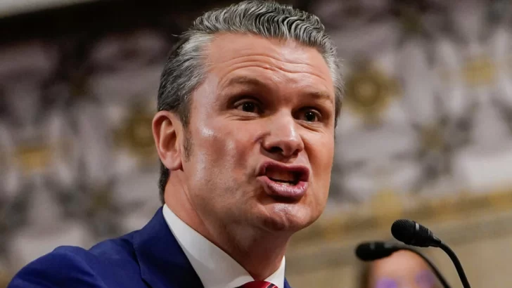 Confirmado por el Senado Pete Hegseth como jefe del Pentágono