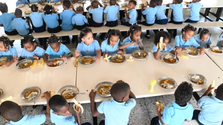 Más del 50 % de las raciones escolares distribuidas en el Caribe provienen de República Dominicana, según Inabie