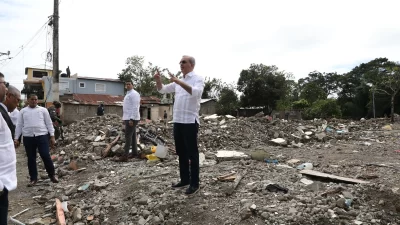 Luis Abinader supervisa entorno del río Jaya, donde se construirá parque central de San Francisco de Macorís