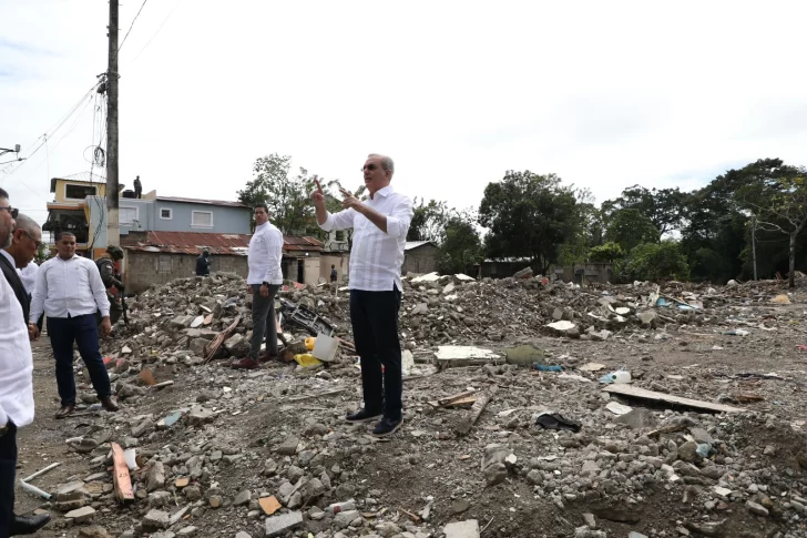 Luis Abinader supervisa entorno del río Jaya, donde se construirá parque central de San Francisco de Macorís